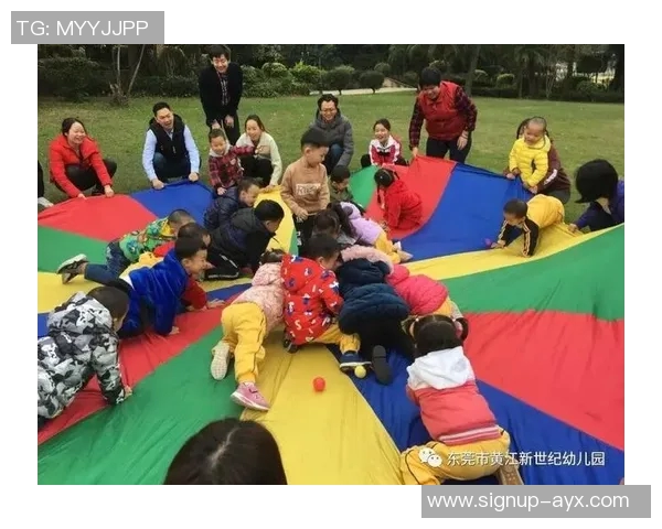 小班户外体育游戏视频分享让孩子们在阳光下快乐成长与锻炼身体